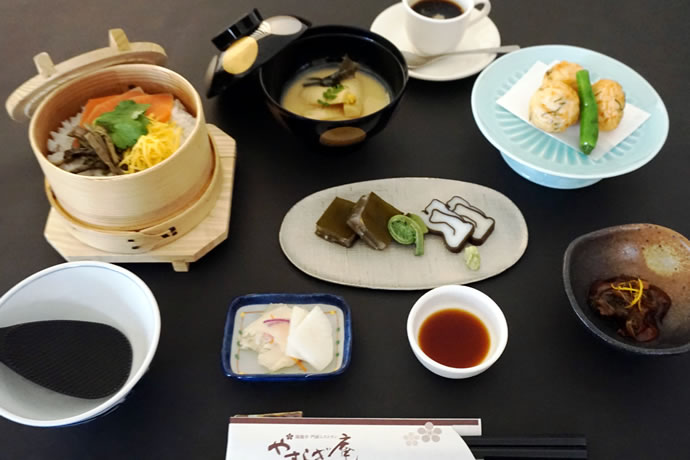 瑞龍寺門前レストラン やすらぎ庵